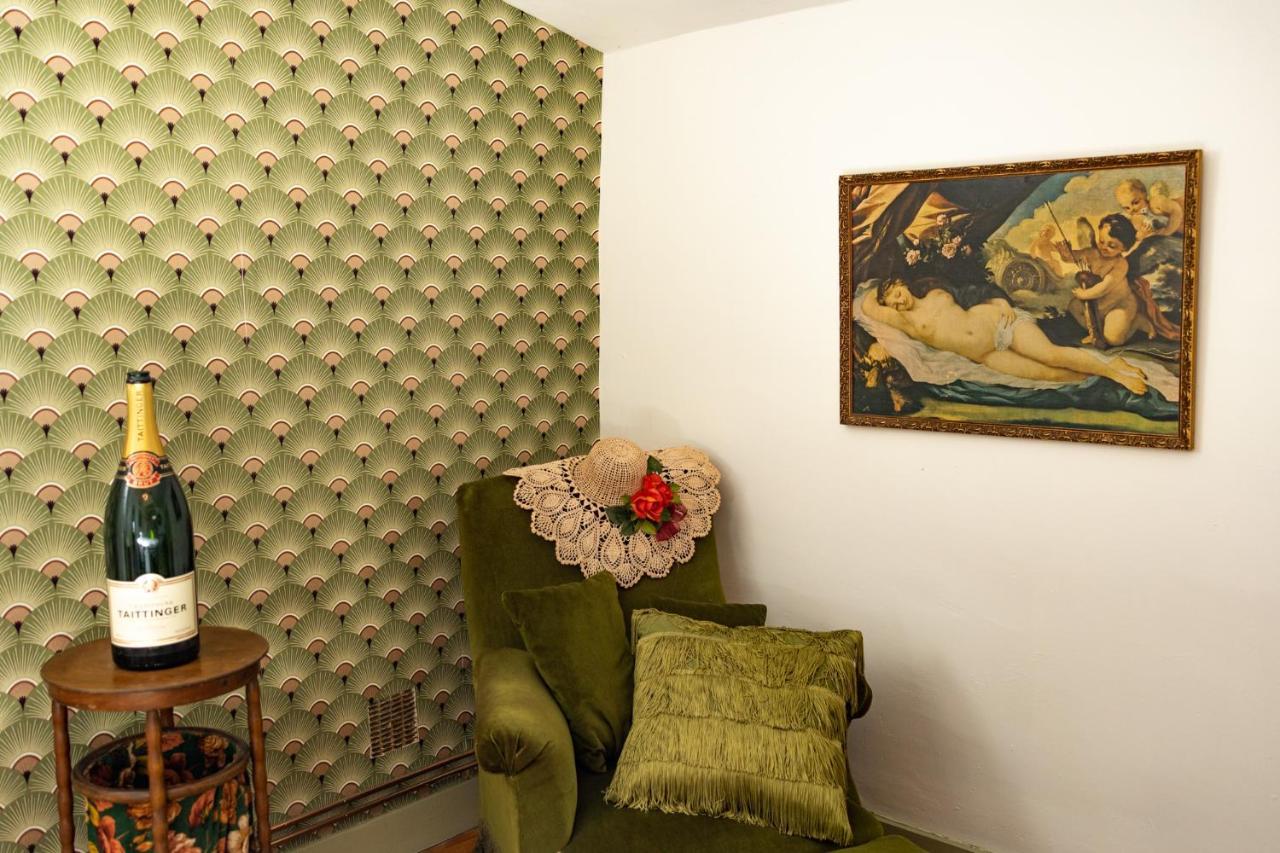 Champagne House - Elegance, Luxury And Charm Bed & Breakfast Condom Exterior photo