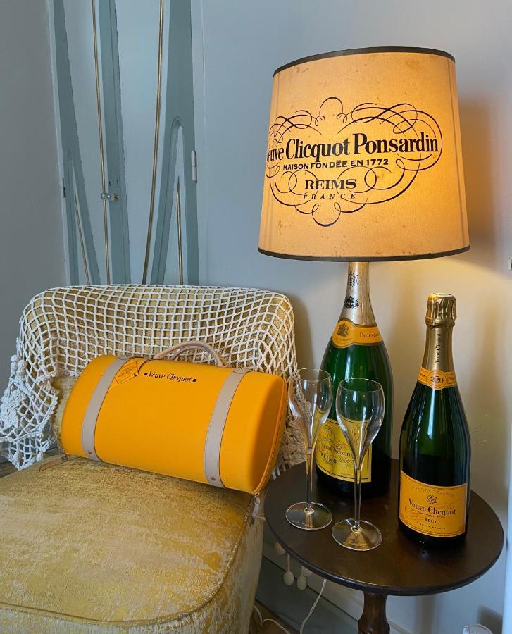 Champagne House - Elegance, Luxury And Charm Bed & Breakfast Condom Exterior photo